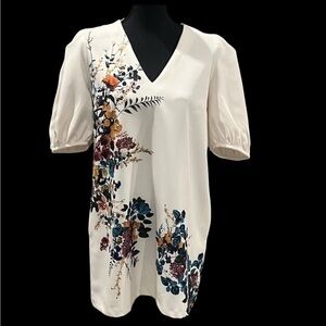 Zara Floral V-Neck mini Dress with Puff Sleeves size Medium
